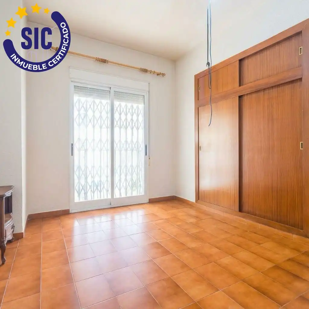 Habitación de Casa o chalet en venta en Serra con Aire acondicionado, Calefacción y Jardín privado