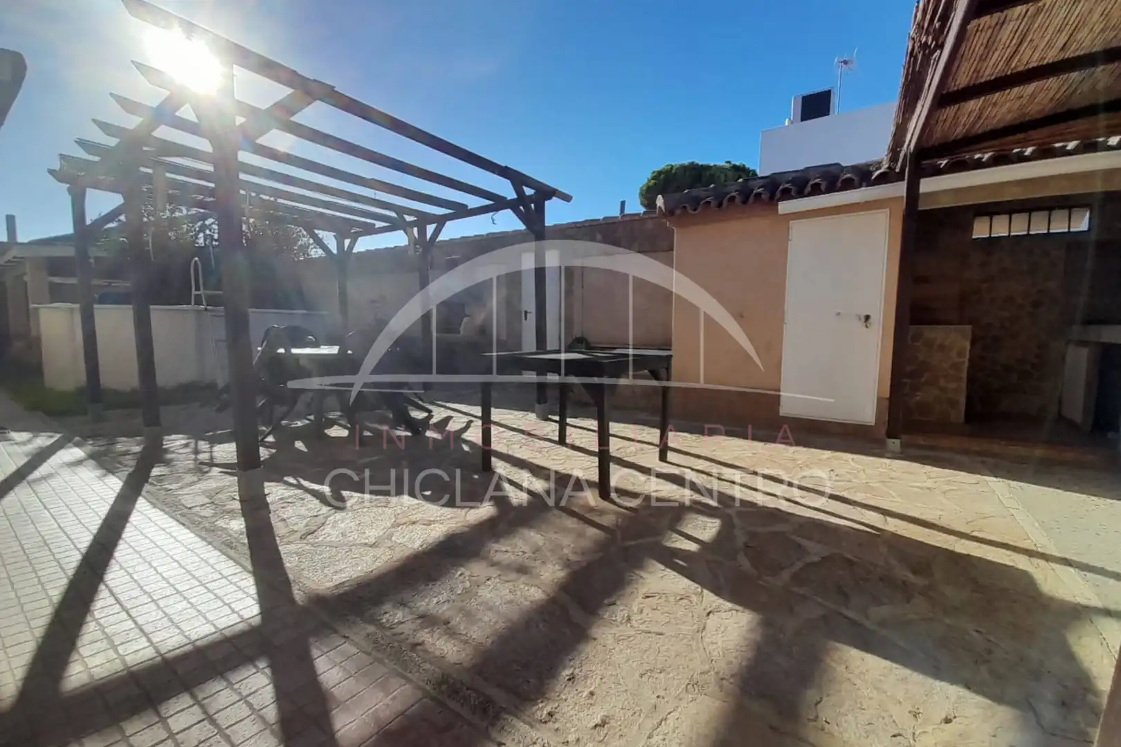 Terrassa de Casa o xalet en venda en Chiclana de la Frontera amb Jardí privat, Traster i Piscina