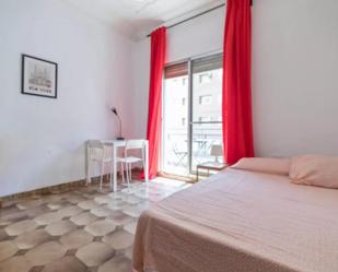 Dormitori de Apartament per a compartir en  Valencia Capital amb Calefacció, Moblat i Forn