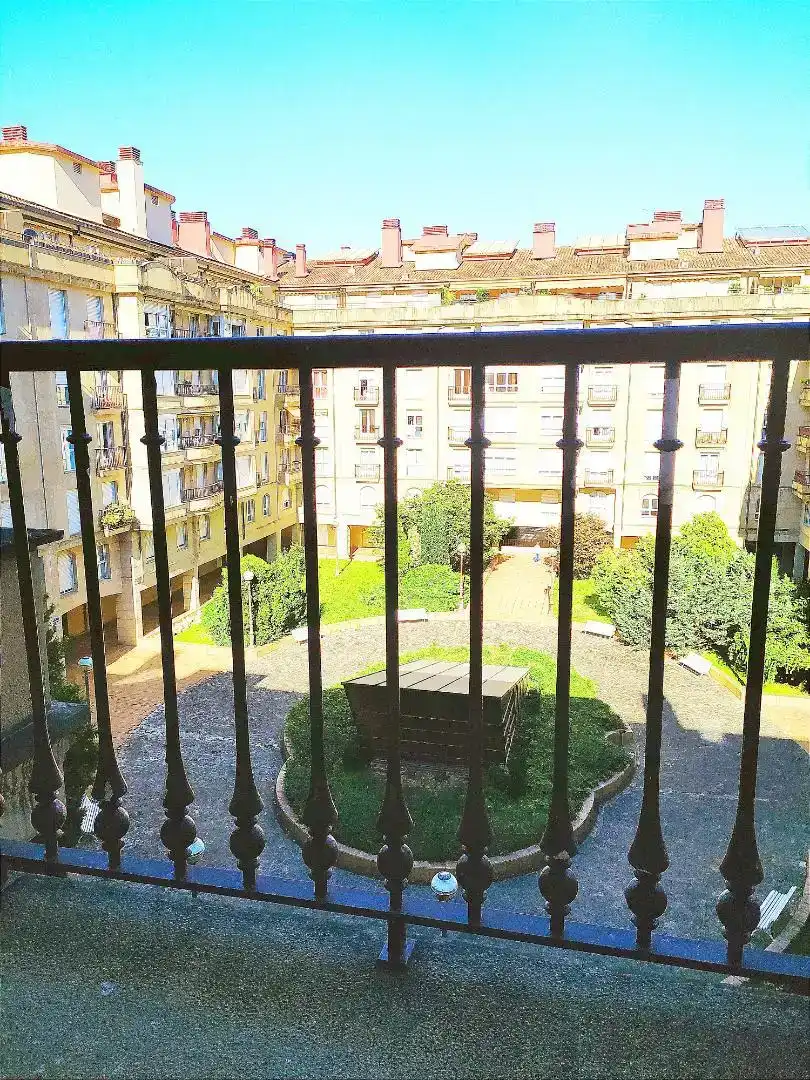 Terrassa de Pis en venda en Donostia - San Sebastián  amb Balcó