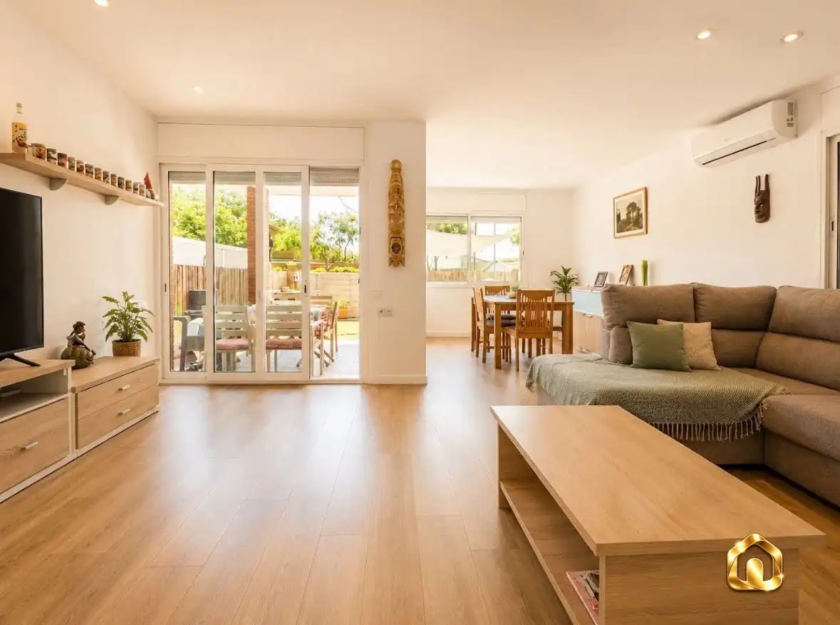 Sala de estar de Casa o chalet en venta en Parets del Vallès con Terraza y Piscina