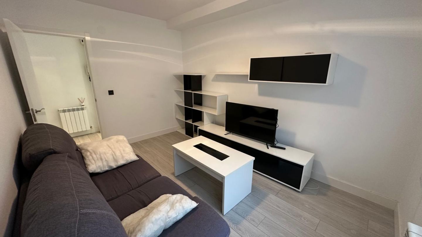 Sala de estar de Piso en venta en Vitoria - Gasteiz con Calefacción, Parquet y Amueblado