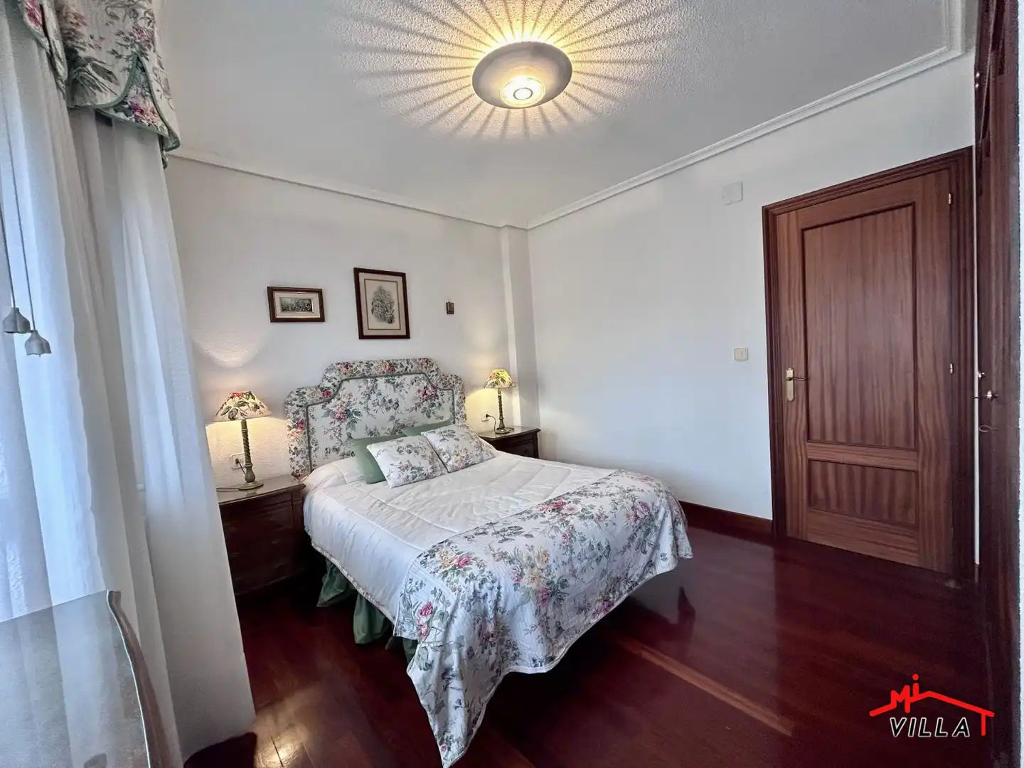 Habitación de Casa adosada en venta en Laredo con Calefacción