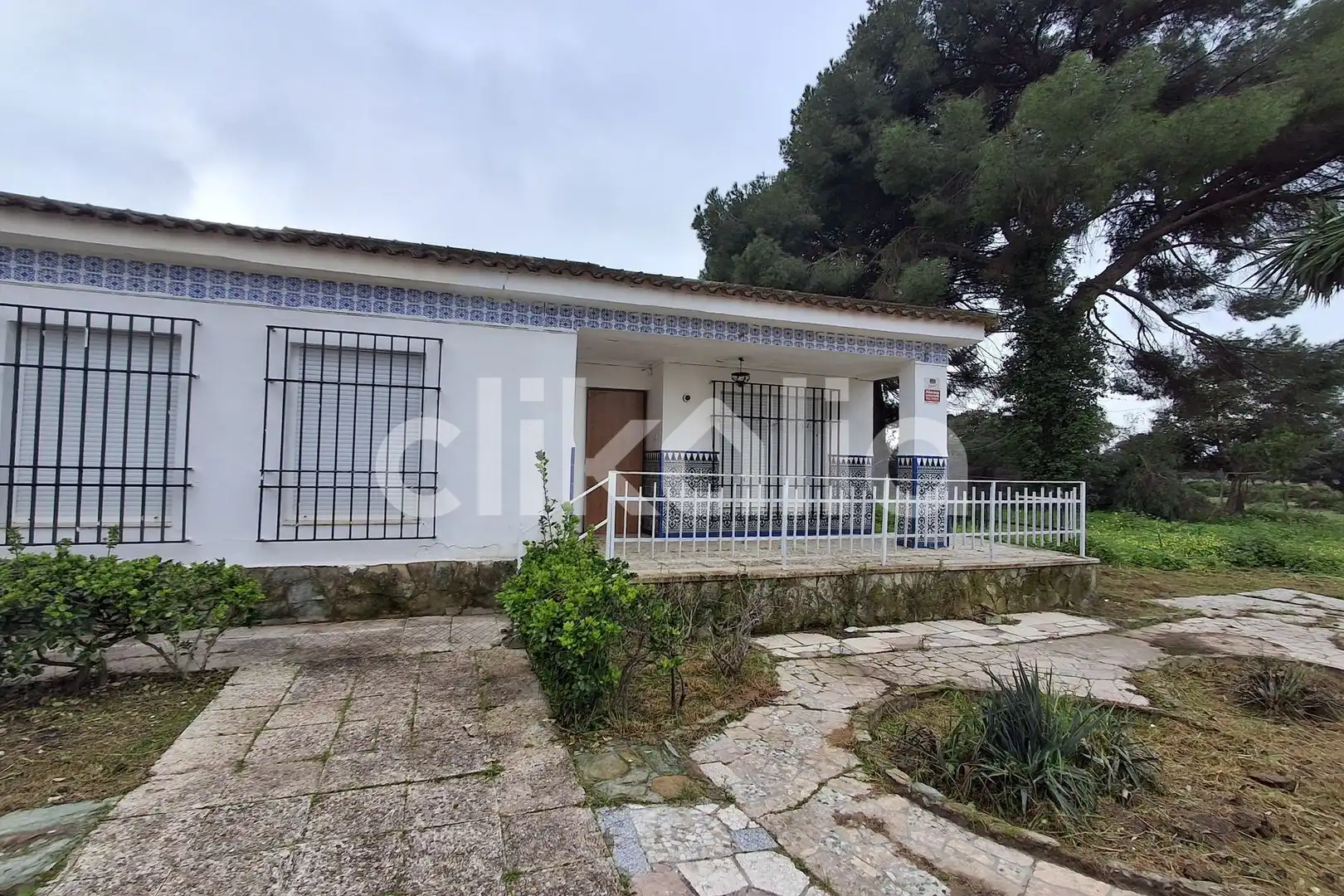 Vista exterior de Casa o xalet en venda en Marchena amb Calefacció, Jardí privat i Traster