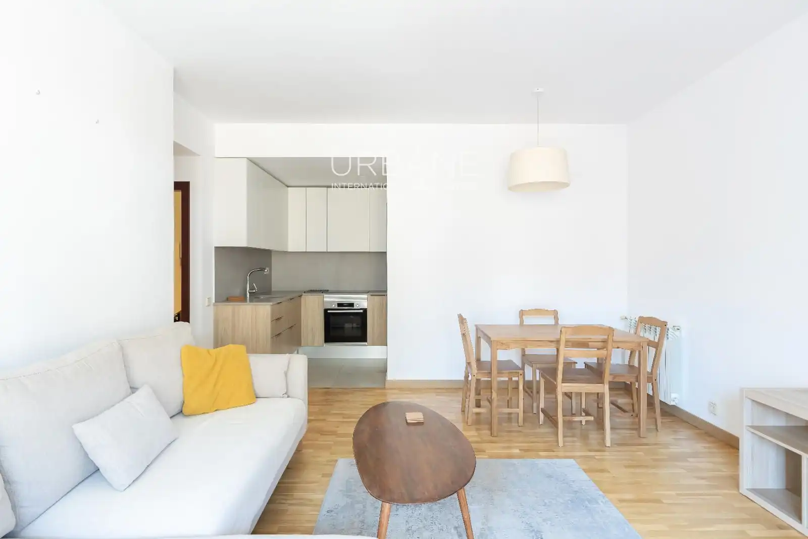 Living room of Flat for rent in Barcelona  with Air Conditioner, Terrace and Furnished
