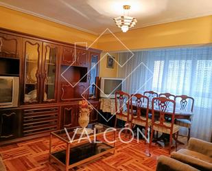 Living room of Flat to rent in Burgos Capital  with Heating, Parquet flooring and Furnished