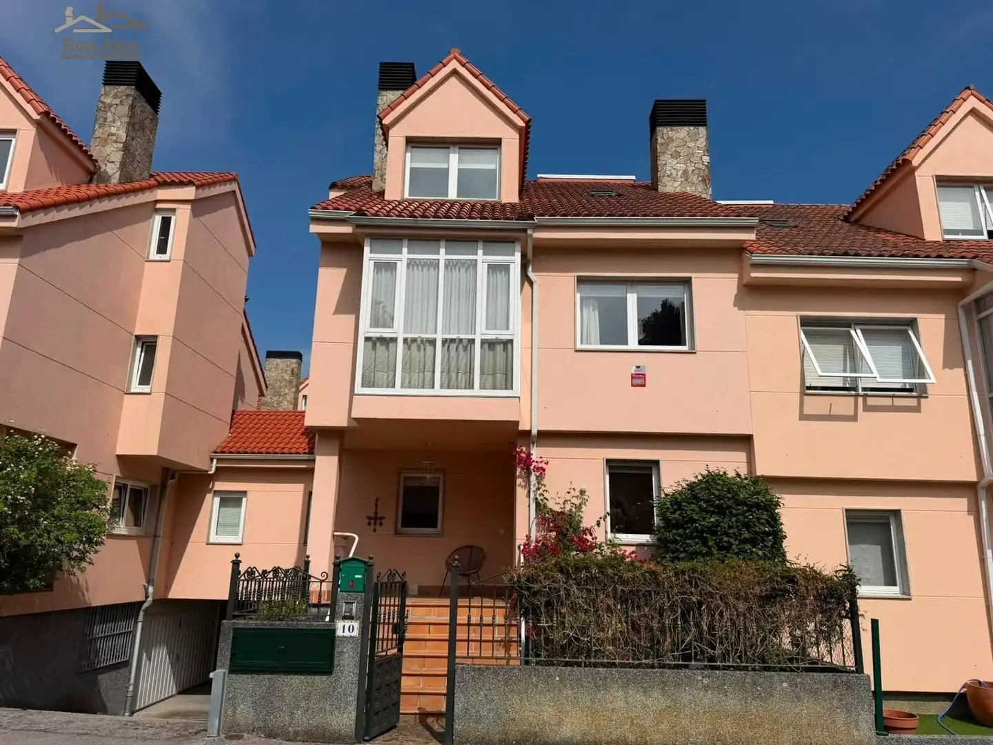 Vista exterior de Casa o chalet en venta en Oleiros con Calefacción, Jardín privado y Trastero