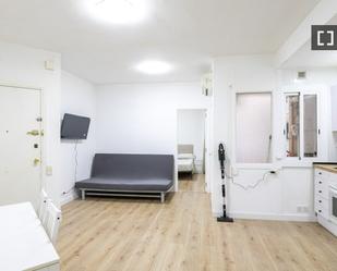 Flat to rent in  Barcelona Capital  with Air Conditioner, Heating and Furnished