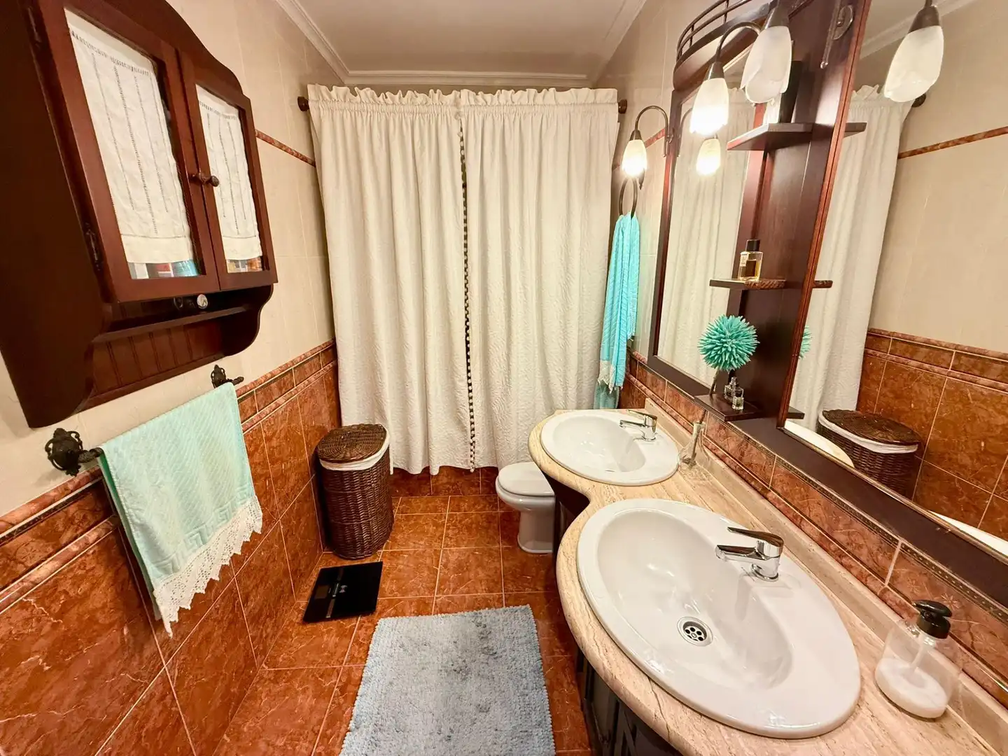 Bathroom of Detached homes for sale in Roquetas de Mar  with Air Conditioner, Balcony and Community pool