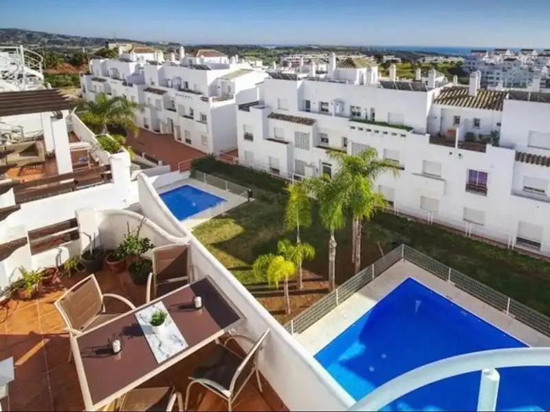 Außenansicht von Geschaftsraum zum Verkauf in Estepona mit Klimaanlage, Heizung und Möbliert