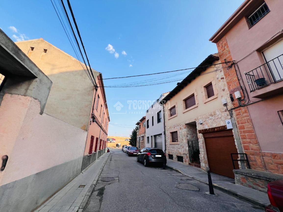 Vista exterior de Pis en venda en Segovia Capital amb Calefacció