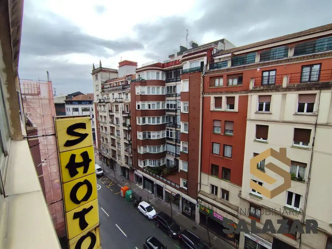 Vista exterior de Oficina en venda en Bilbao 