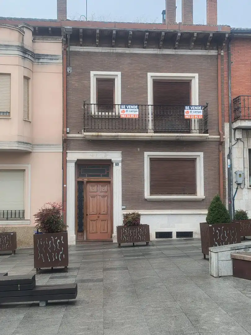 Vista exterior de Casa o xalet en venda en Íscar amb Jardí privat, Terrassa i Traster