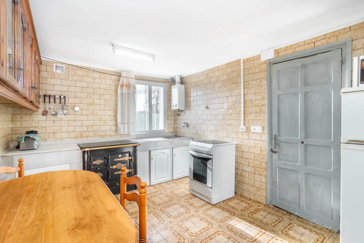 Cocina de Casa adosada en venta en Salas con Parquet, Terraza y Trastero