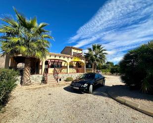 Vista exterior de Casa o xalet de lloguer en Orihuela amb Jardí privat, Terrassa i Forn