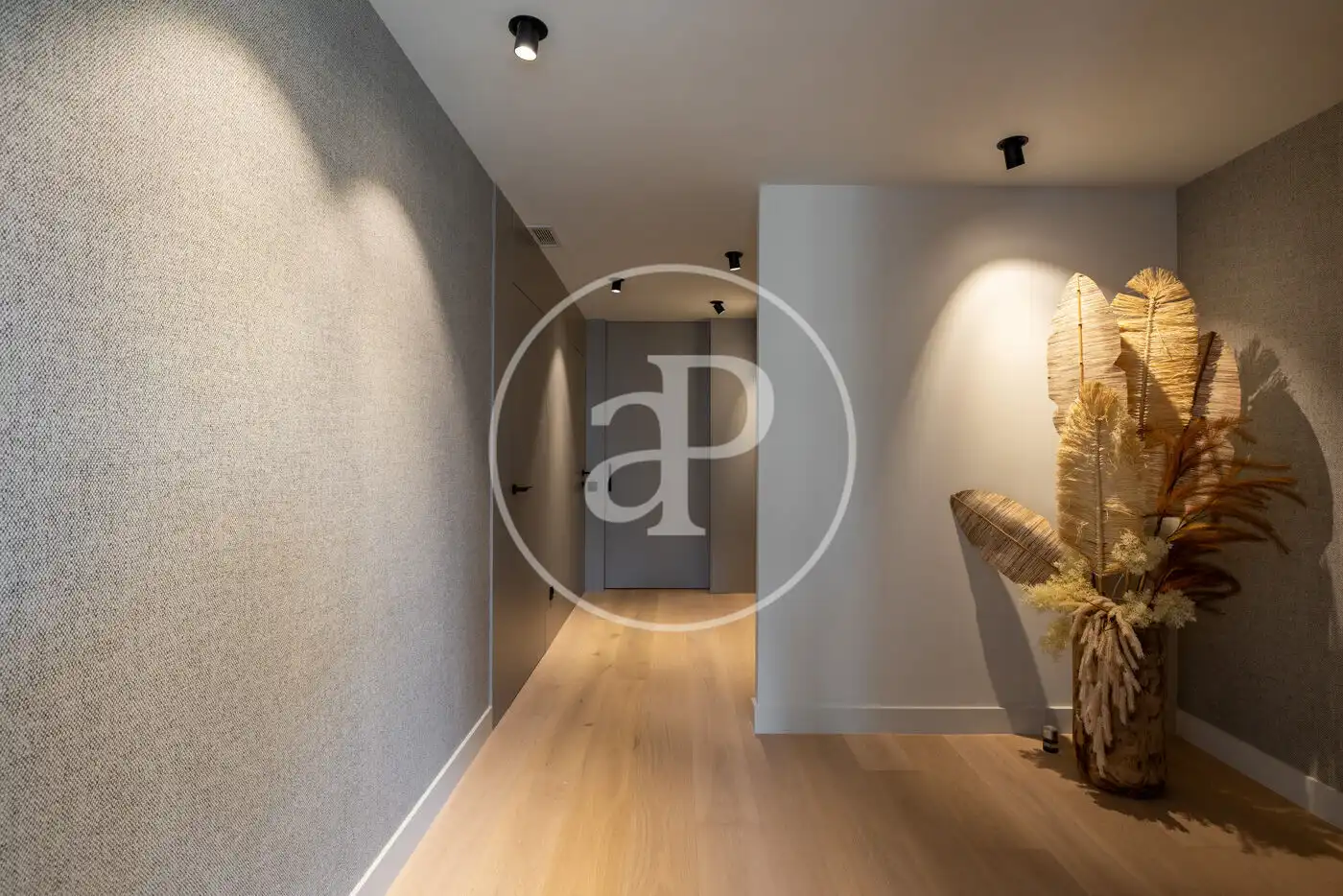 Wohnung zum Verkauf in Barcelona mit Klimaanlage, Heizung und Terrasse