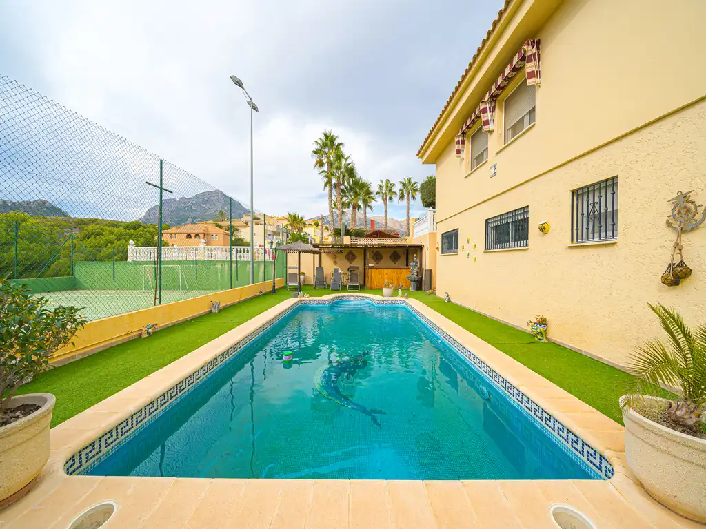 House with pool for sale in Coloma, imagen 3