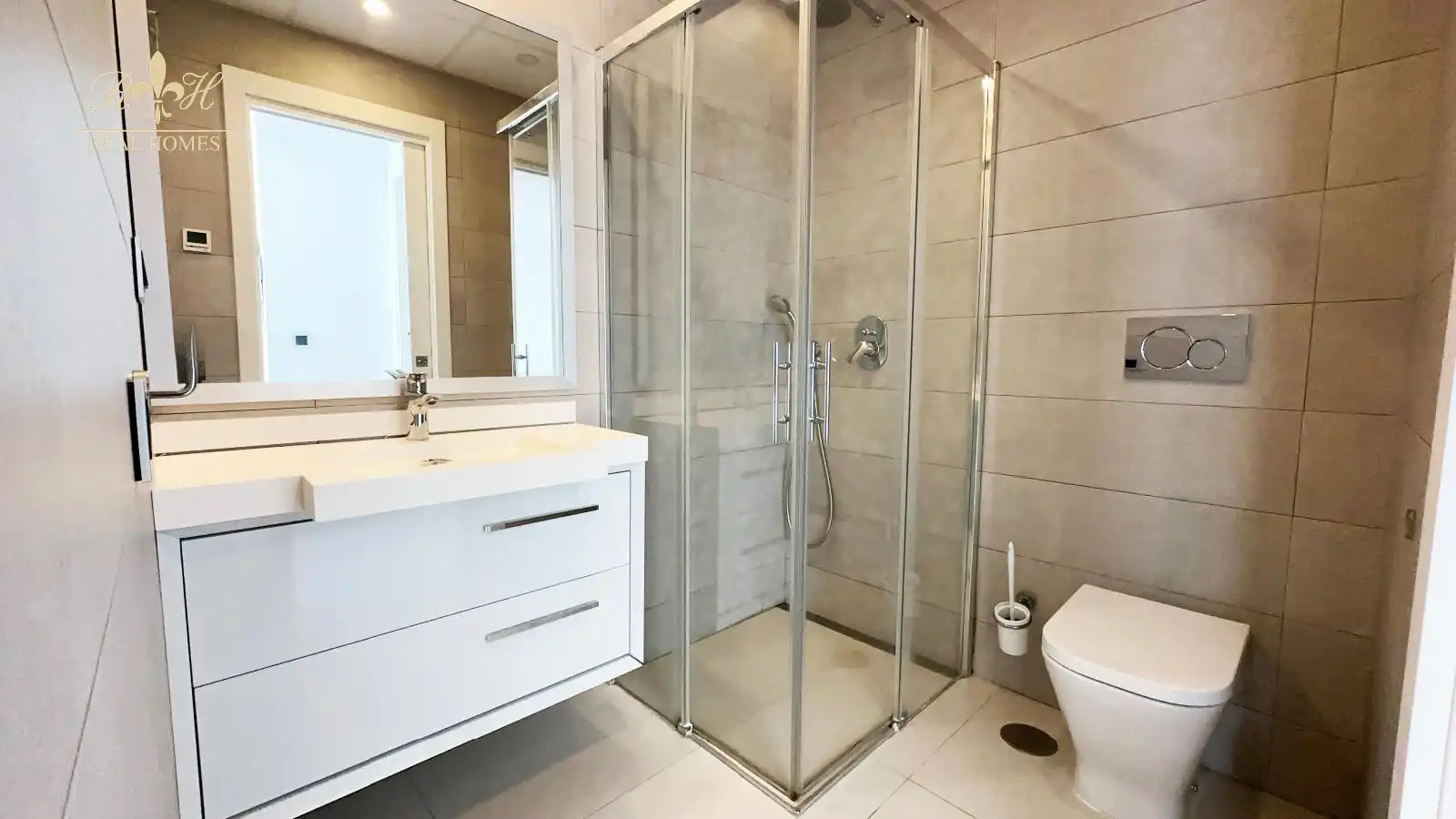 Bathroom of Flat for rent in Benidorm  with Air Conditioner, Heating and Terrace