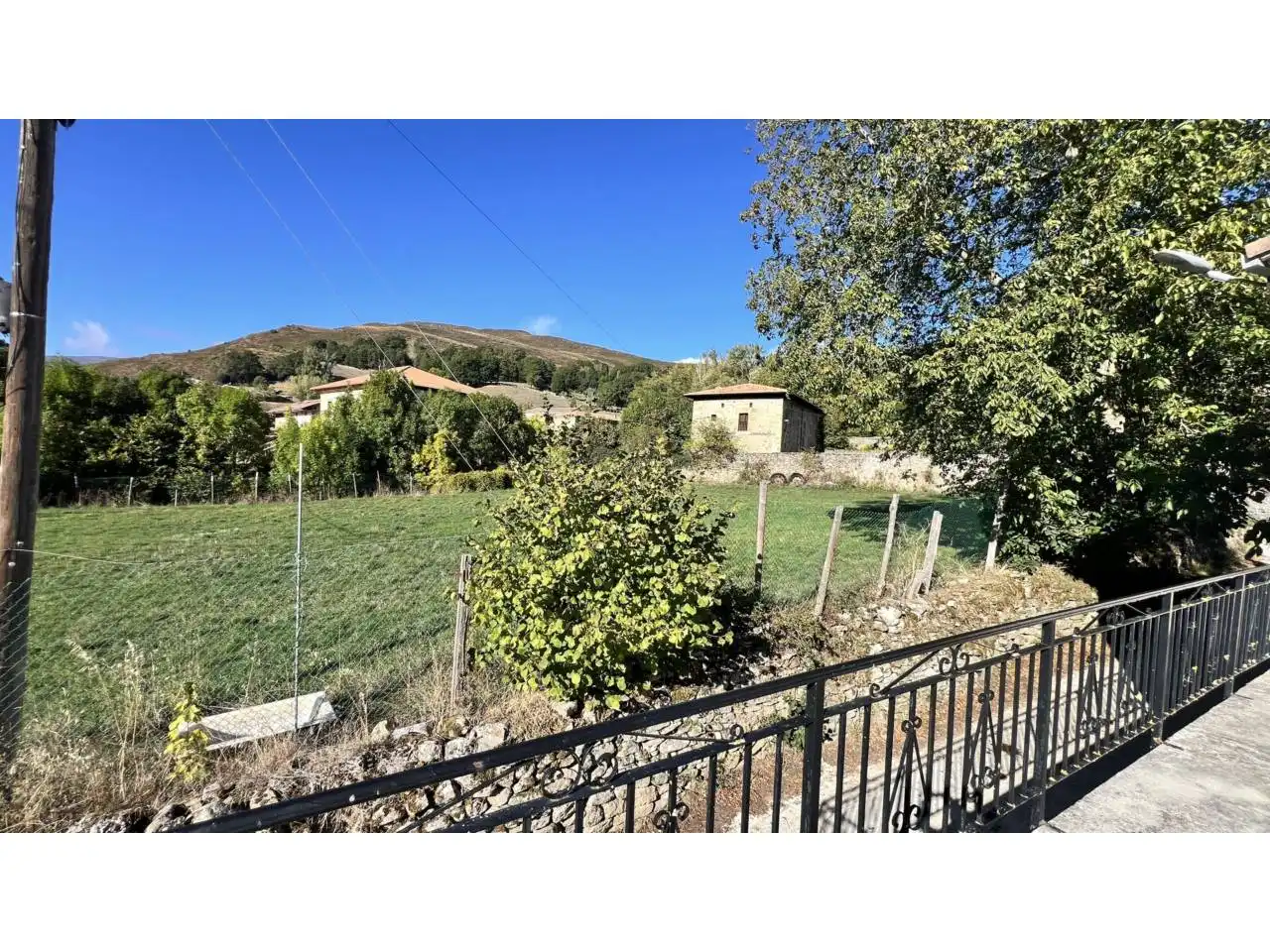Vista exterior de Casa o xalet en venda en Espinosa de los Monteros amb Jardí privat, Terrassa i Moblat