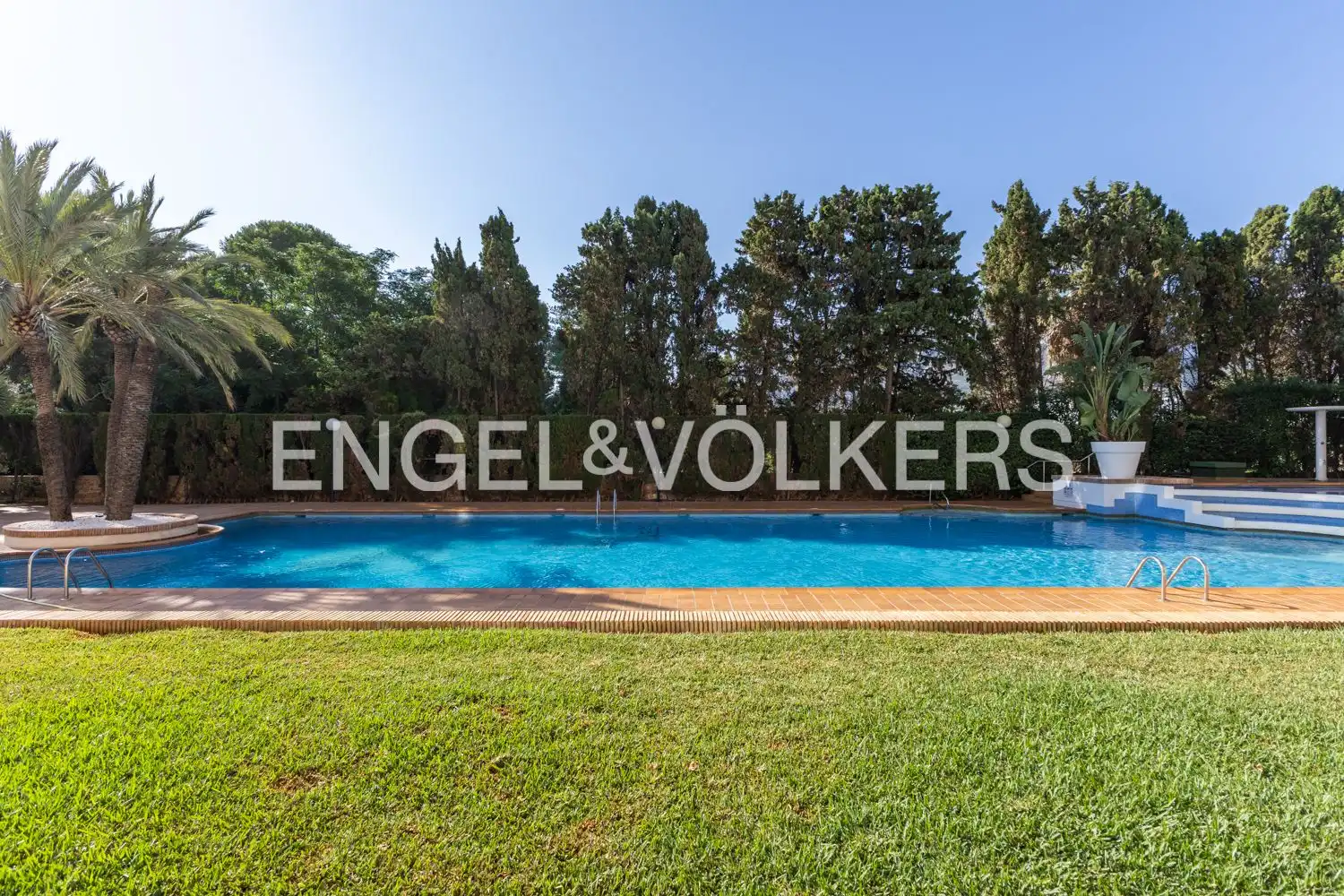 Swimming pool of Flat for rent in Dénia  with Air Conditioner, Heating and Parquet flooring