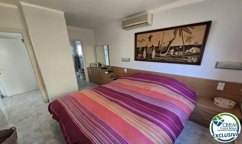 Dormitori de Casa o xalet en venda en Empuriabrava amb Calefacció, Terrassa i Piscina