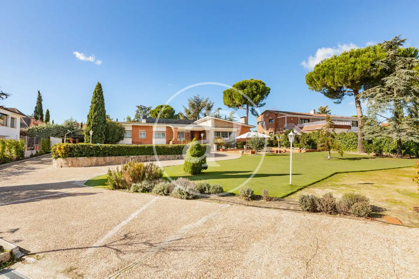 Vista exterior de Casa o xalet en venda en Las Rozas de Madrid amb Aire condicionat, Calefacció i Jardí privat