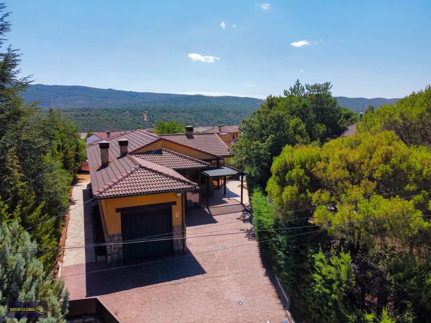 Vista exterior de Casa o xalet en venda en El Berrueco amb Calefacció, Jardí privat i Alarma