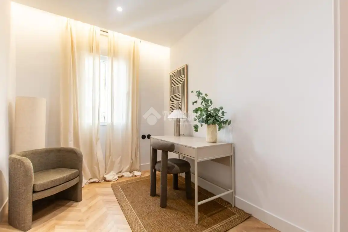 Habitación de Piso en venta en Madrid con Terraza