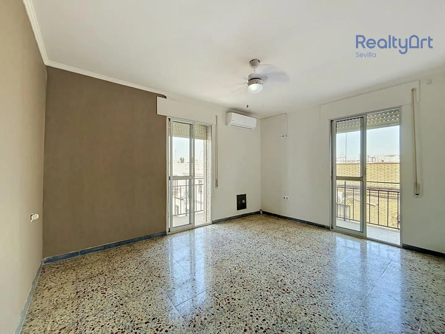 Sala d'estar de Casa o xalet en venda en Sevilla amb Aire condicionat, Terrassa i Balcó