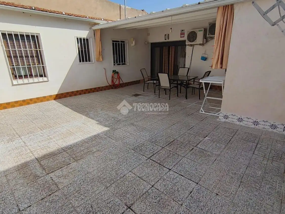 Terrassa de Casa adosada en venda en La Carolina amb Moblat