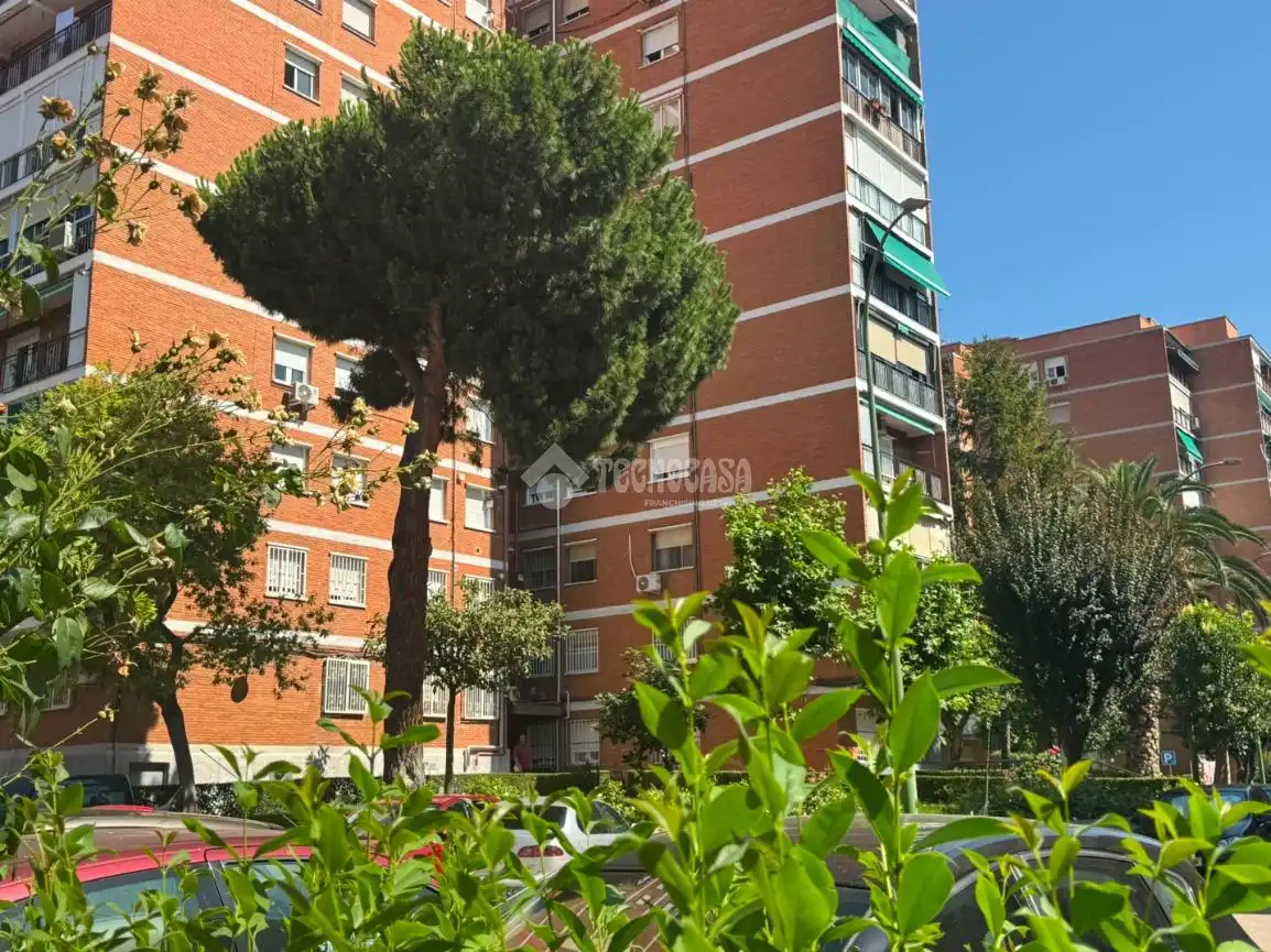 Vista exterior de Piso en venta en Madrid con Terraza y Balcón