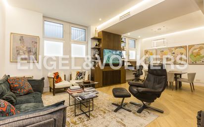 Living room of Apartment for sale in  Madrid Capital  with Air Conditioner, Heating and Storage room