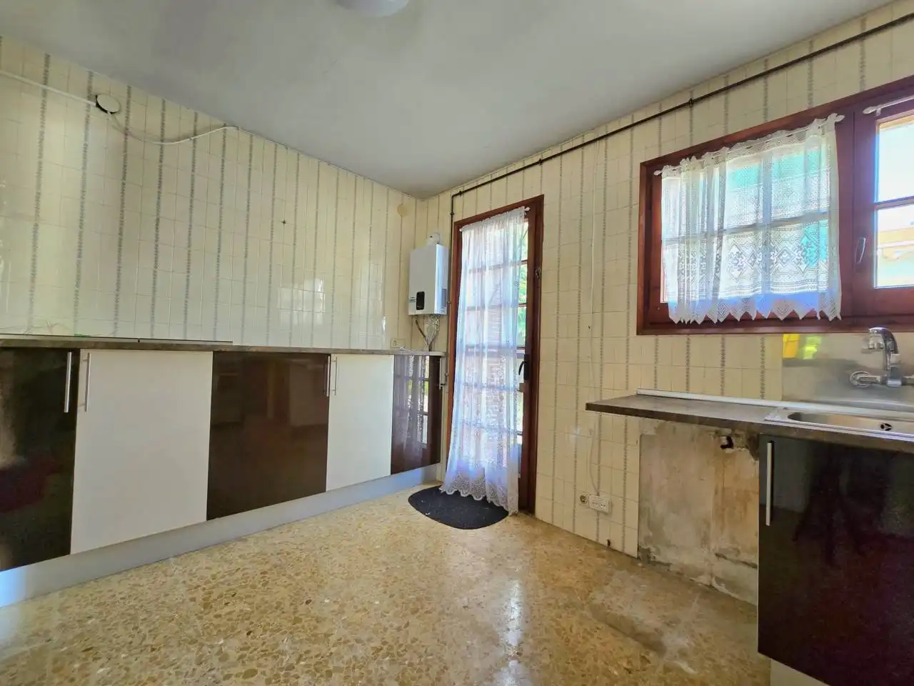 Cuina de Casa o xalet en venda en Vilanova i la Geltrú amb Jardí privat i Terrassa
