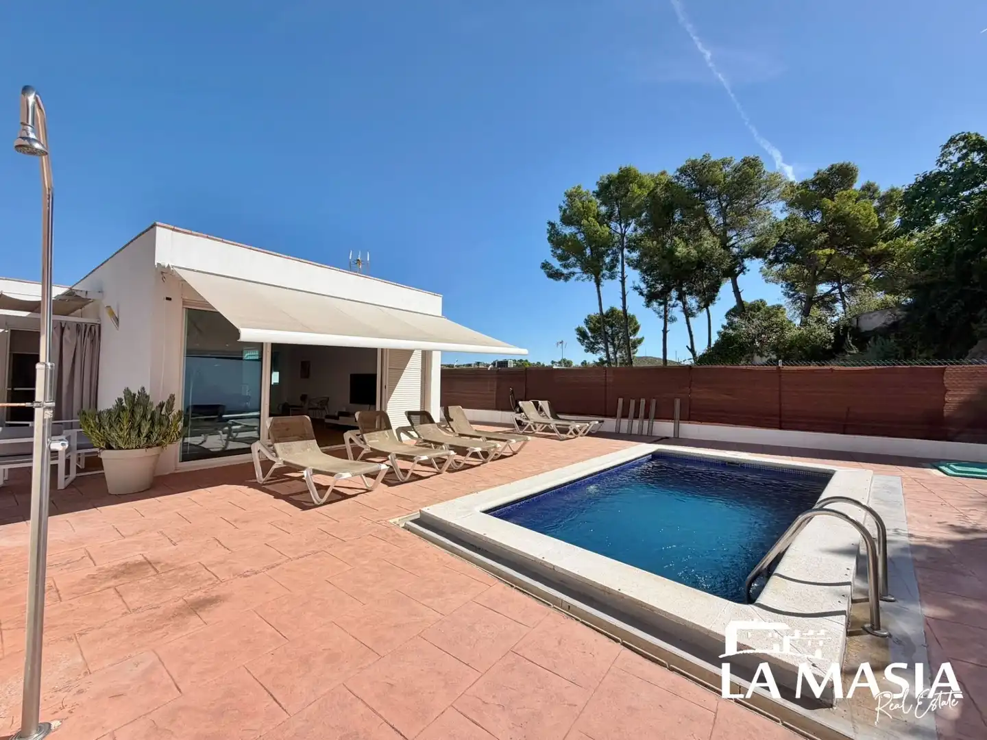 House with pool for sale in Olivella