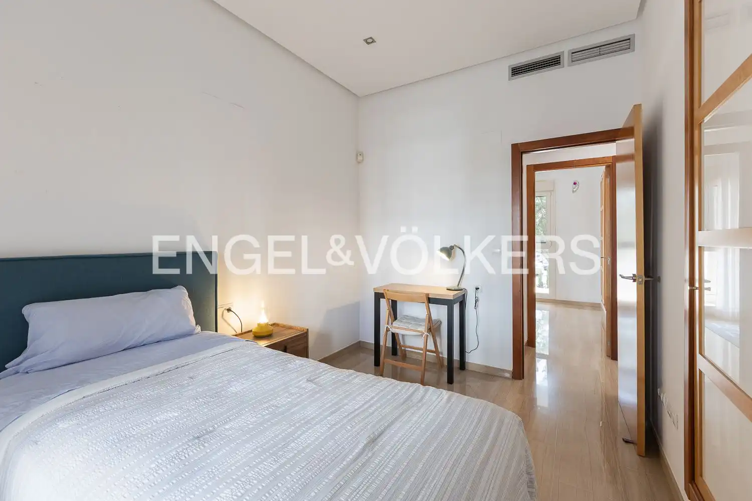 Habitación de Dúplex en venta en Valencia con Aire acondicionado, Calefacción y Jardín privado
