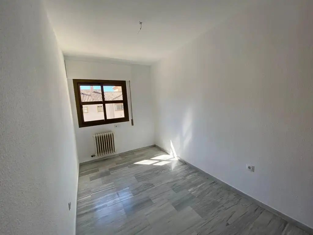 Bedroom of Flat for rent in Granada  with Heating, Private garden and Community pool