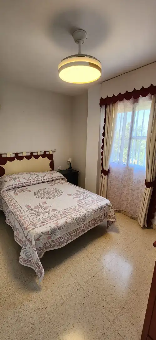 Habitación de Piso en venta en Sevilla con Aire acondicionado, Terraza y Trastero