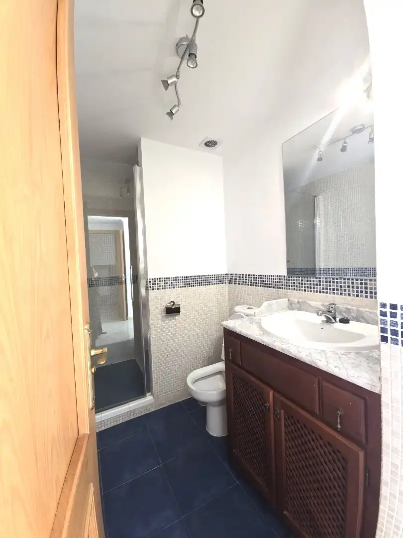 Baño de Casa adosada en venta en Marbella con Aire acondicionado, Calefacción y Terraza