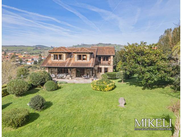 Casa-chalet en Venta en Avenida Antonio Sandi en Santillana del Mar