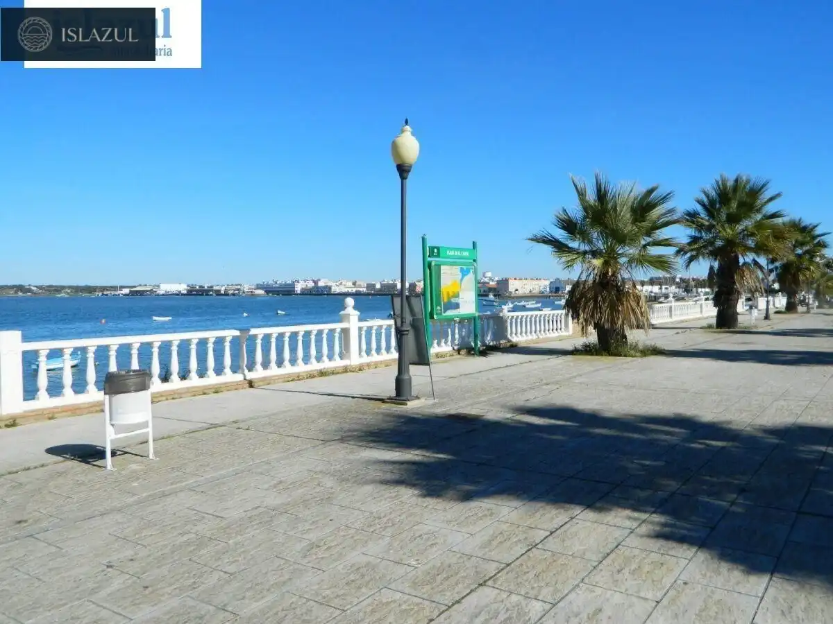 Vista exterior de Casa adosada en venda en Isla Cristina amb Terrassa, Traster i Moblat