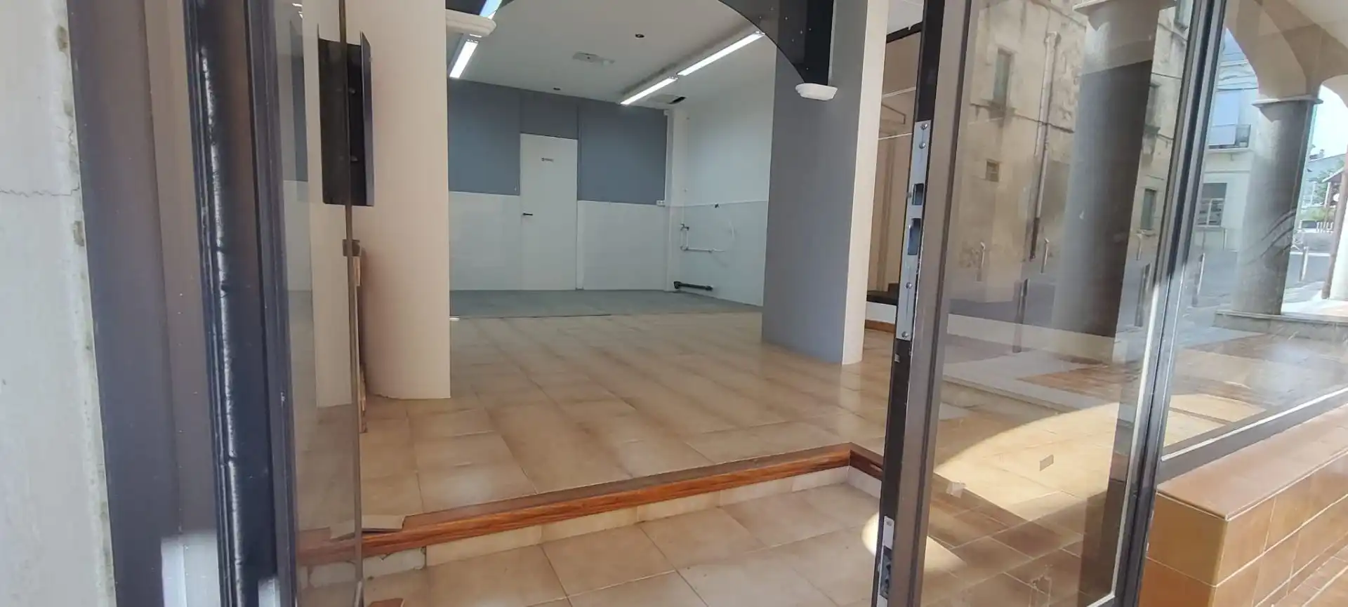 Local comercial en venta en Poble, imagen 4