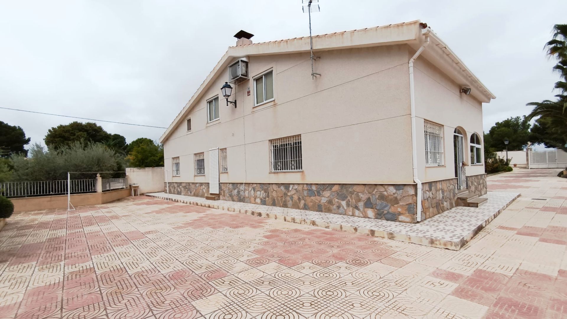 Exterior view of House or chalet for sale in Elda  with Air Conditioner, Heating and Private garden