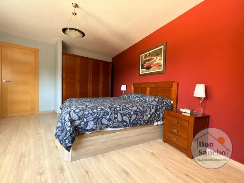 Habitación de Casa adosada en venta en Santovenia de Pisuerga con Calefacción y Terraza