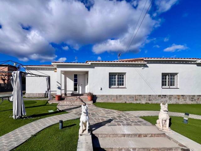 Casa-chalet en Venta en Calle SERRA D´OR en Sant Pere de Riudebitlles
