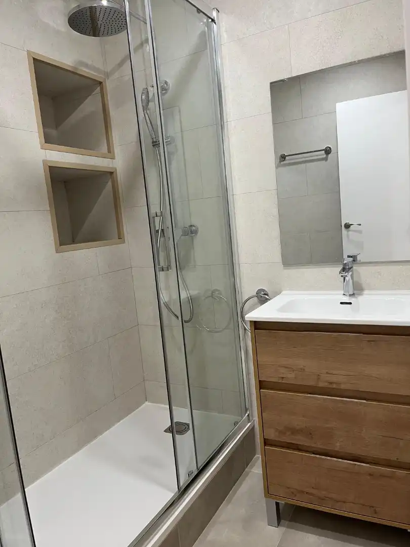 Bany de Local de lloguer en L'Hospitalet de Llobregat amb Aire condicionat, Calefacció i Parquet