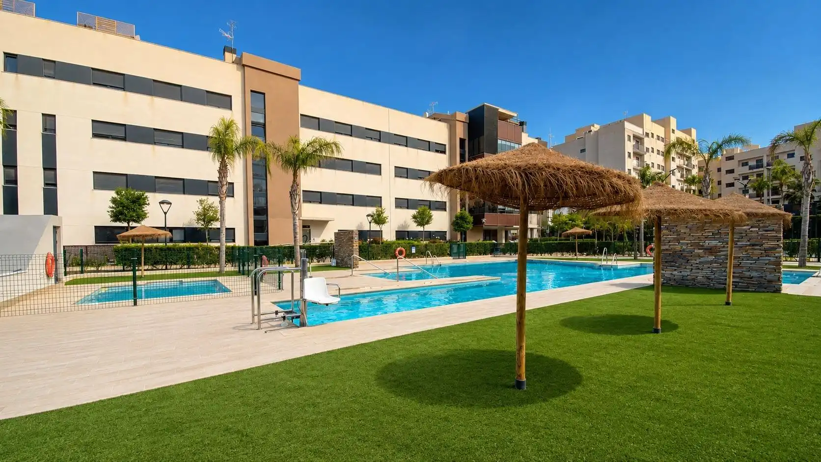 Piscina de Àtic en venda en Almería amb Aire condicionat, Jardí privat i Terrassa
