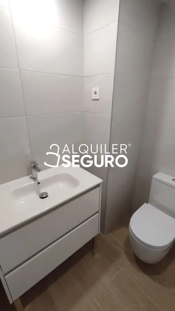 Bathroom of Flat for rent in Tres Cantos  with Air Conditioner, Heating and Terrace