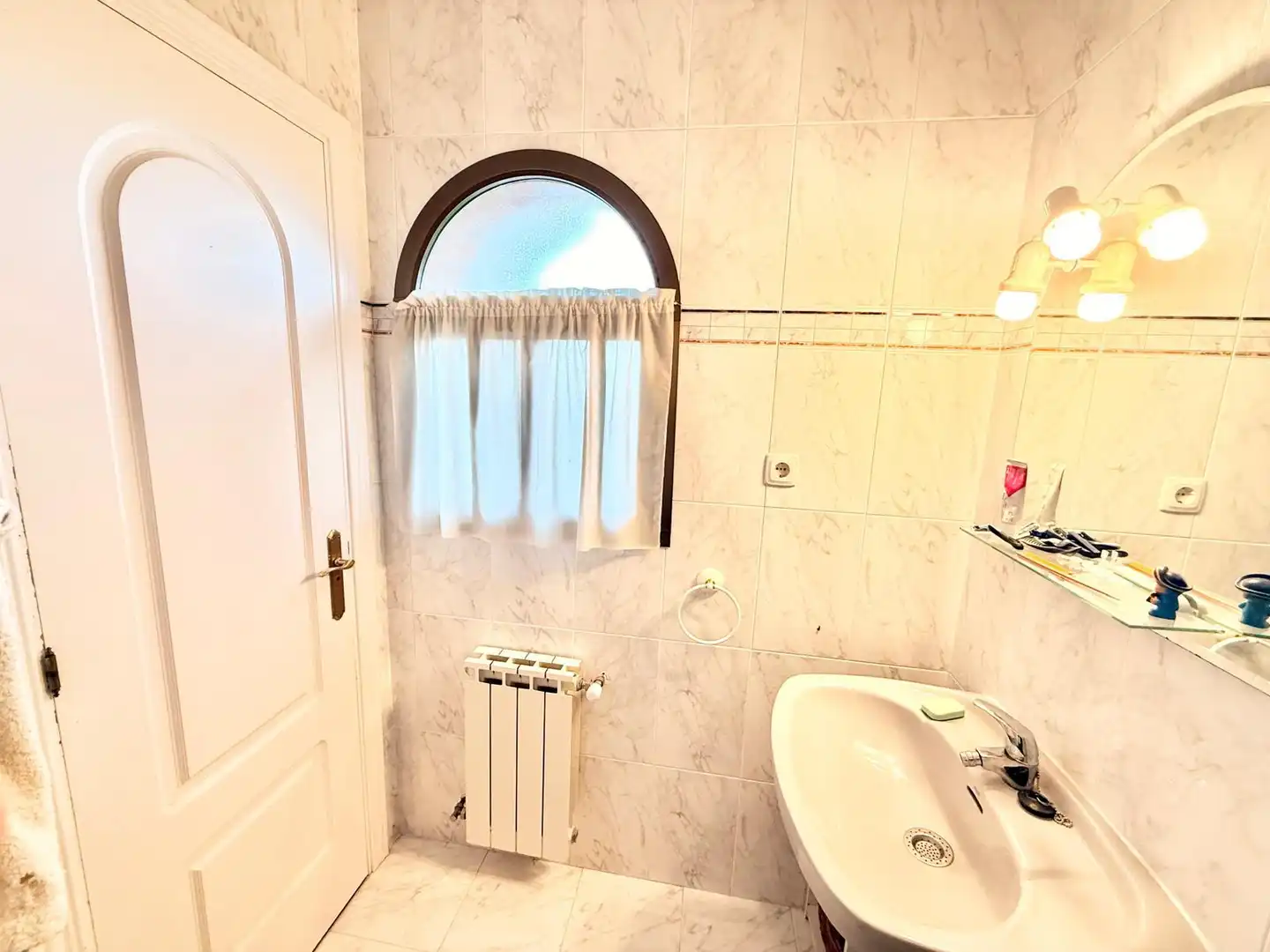 Baño de Casa adosada en venta en Higuera de las Dueñas con Calefacción, Jardín privado y Terraza