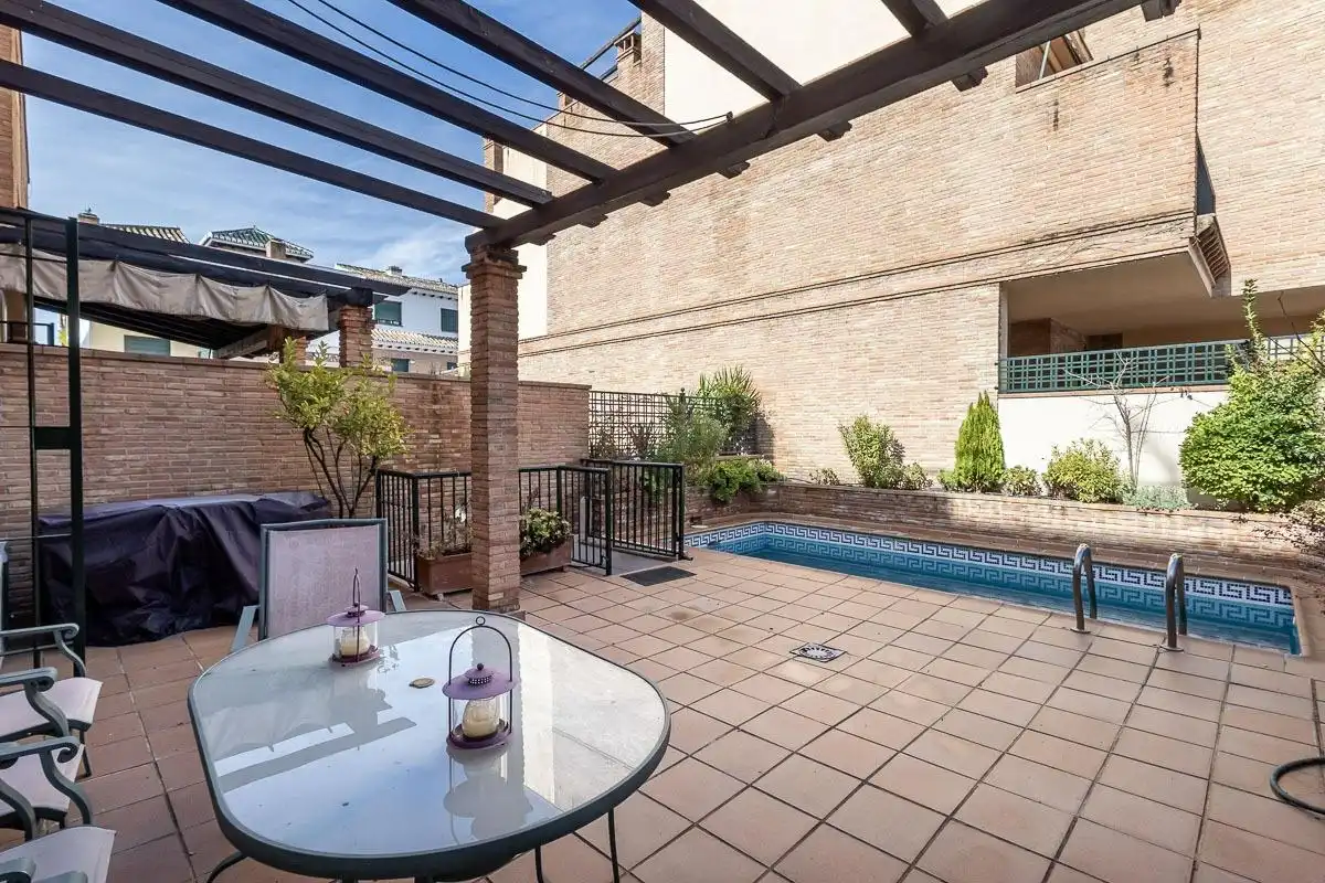 Terrassa de Casa o xalet en venda en Granada amb Aire condicionat, Terrassa i Piscina