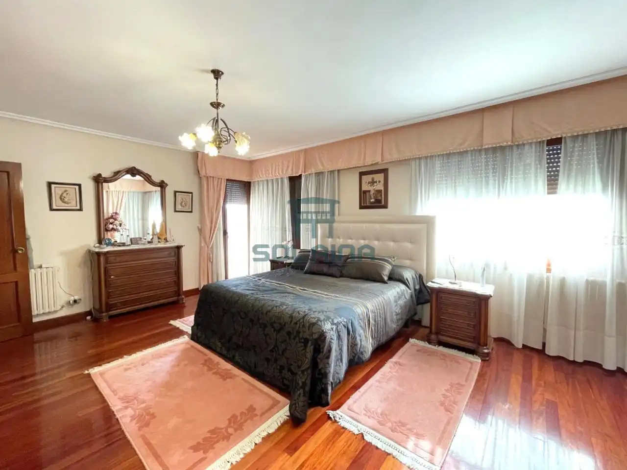 Habitación de Casa o chalet en venta en Ourense Capital  con Calefacción, Jardín privado y Terraza